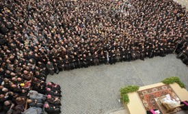 Pope with Franciscans.jpg