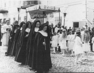CSFN nuns in Corpus Christi procession Nowo